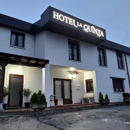 Hotel La Quinta Cue Exterior photo